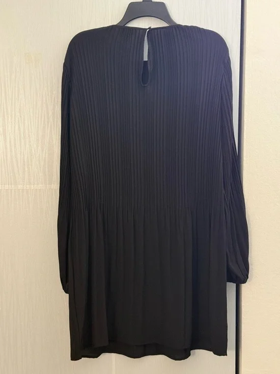 Michael Michael Kors Black Pleated Long Sleeve Mini Keyhole Back Flowy XS Dress - Picture 3 of 7